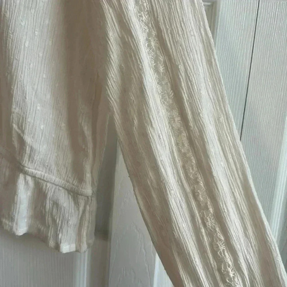 American Eagle White Eyelet Lace Ruffle Clip Dot Peasant Button Up Top Medium - Picture 3 of 5